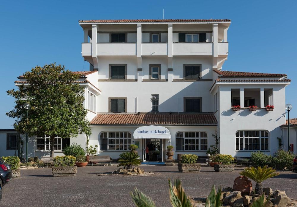 Sunbay Park Hotel Civitavecchia Exteriör bild