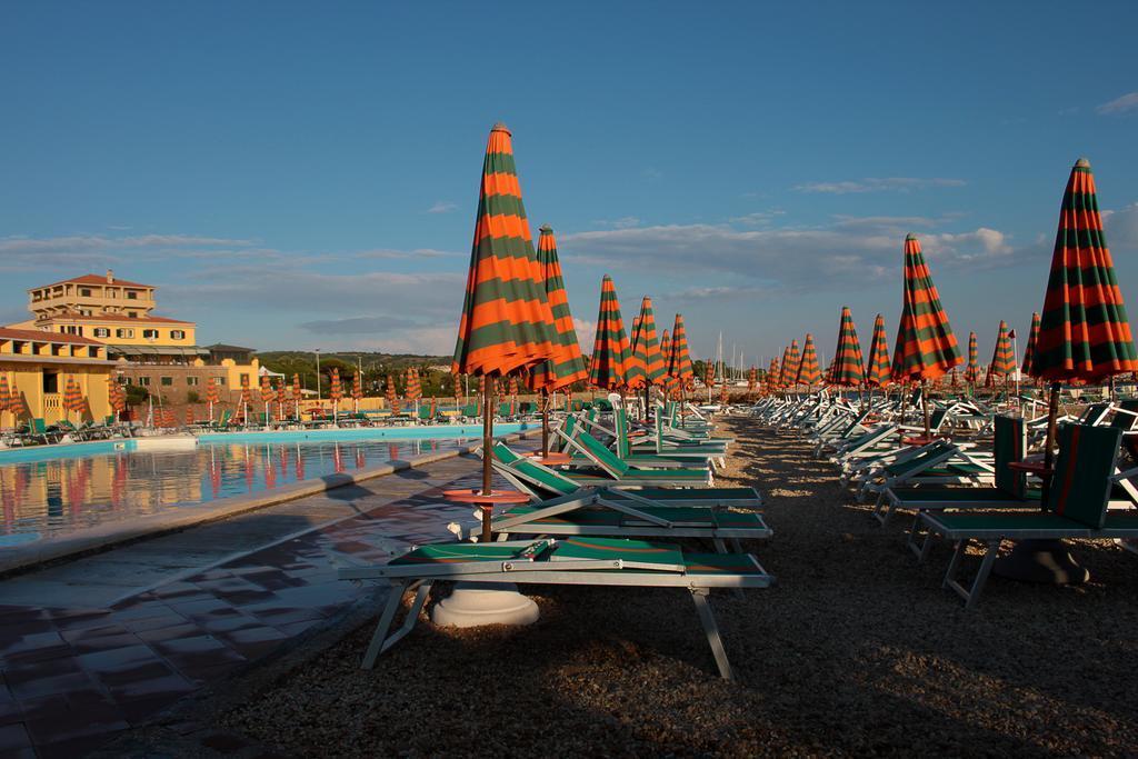 Sunbay Park Hotel Civitavecchia Exteriör bild