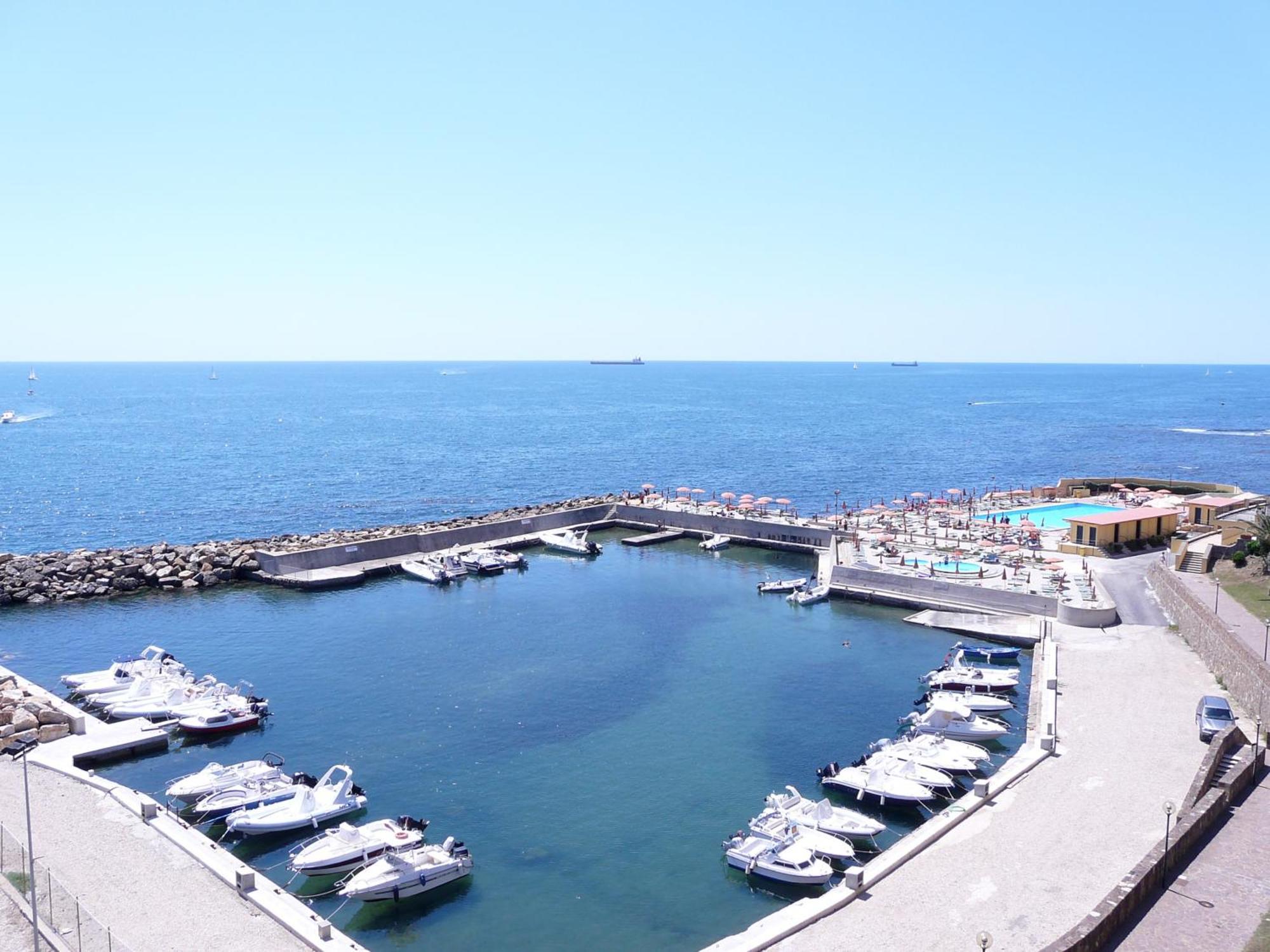 Sunbay Park Hotel Civitavecchia Exteriör bild