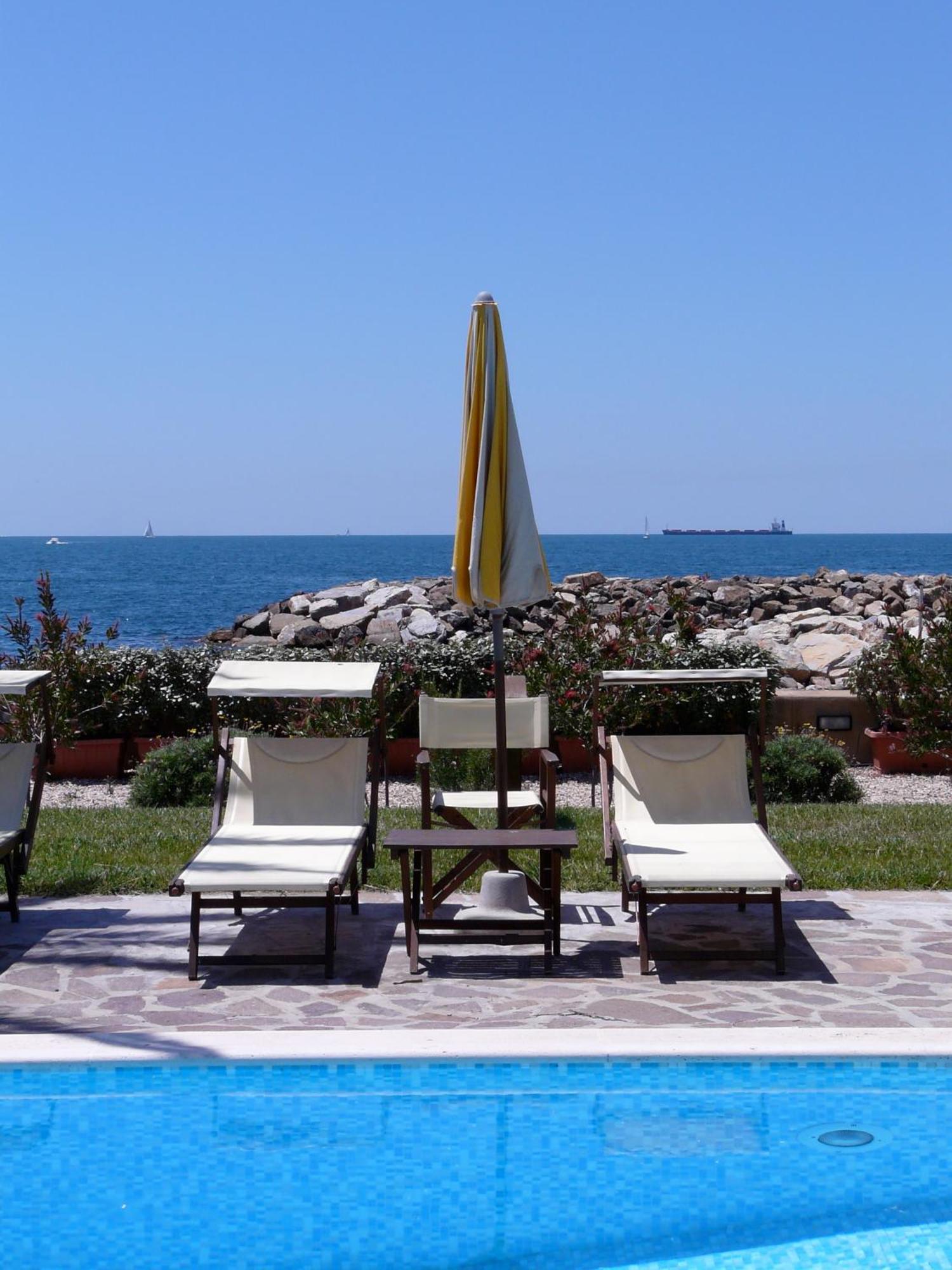 Sunbay Park Hotel Civitavecchia Exteriör bild