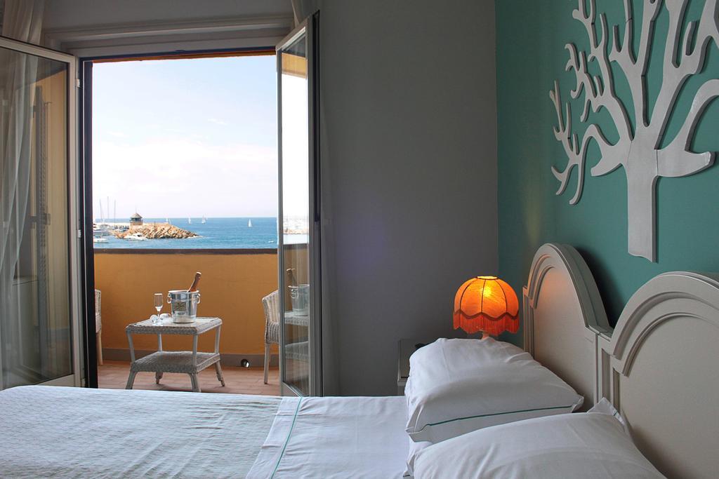 Sunbay Park Hotel Civitavecchia Exteriör bild
