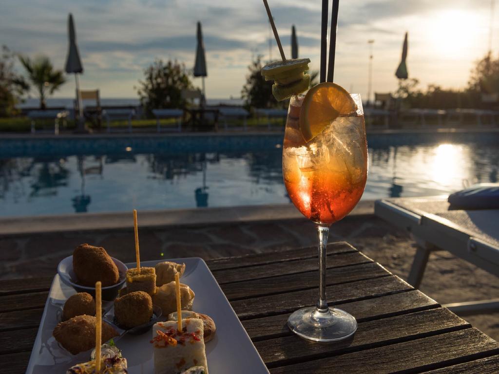 Sunbay Park Hotel Civitavecchia Exteriör bild